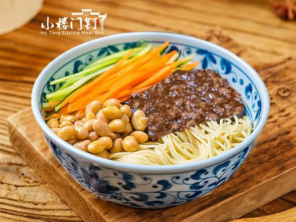 Traditional Fried Pork & Soybean Sauce Noodles 传统炸酱面(猪肉)